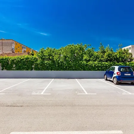 Tiffy W Private Parking Apartament