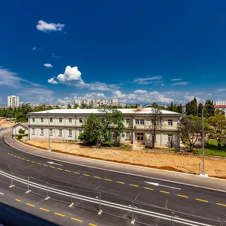 Tiffy W Private Parking Zadar