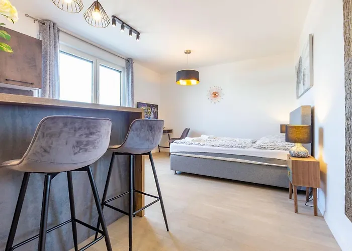 Tiffy W Private Parking * Zara