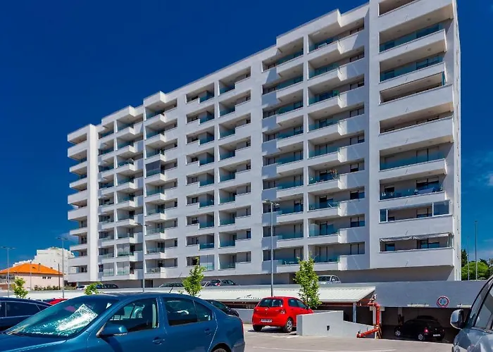 Tiffy W Private Parking * Zara